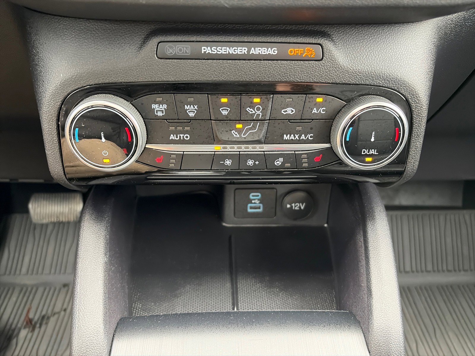 Used 2022 Ford Escape Titanium w/ Class II Trailer Tow Package AWD/4WD image 22