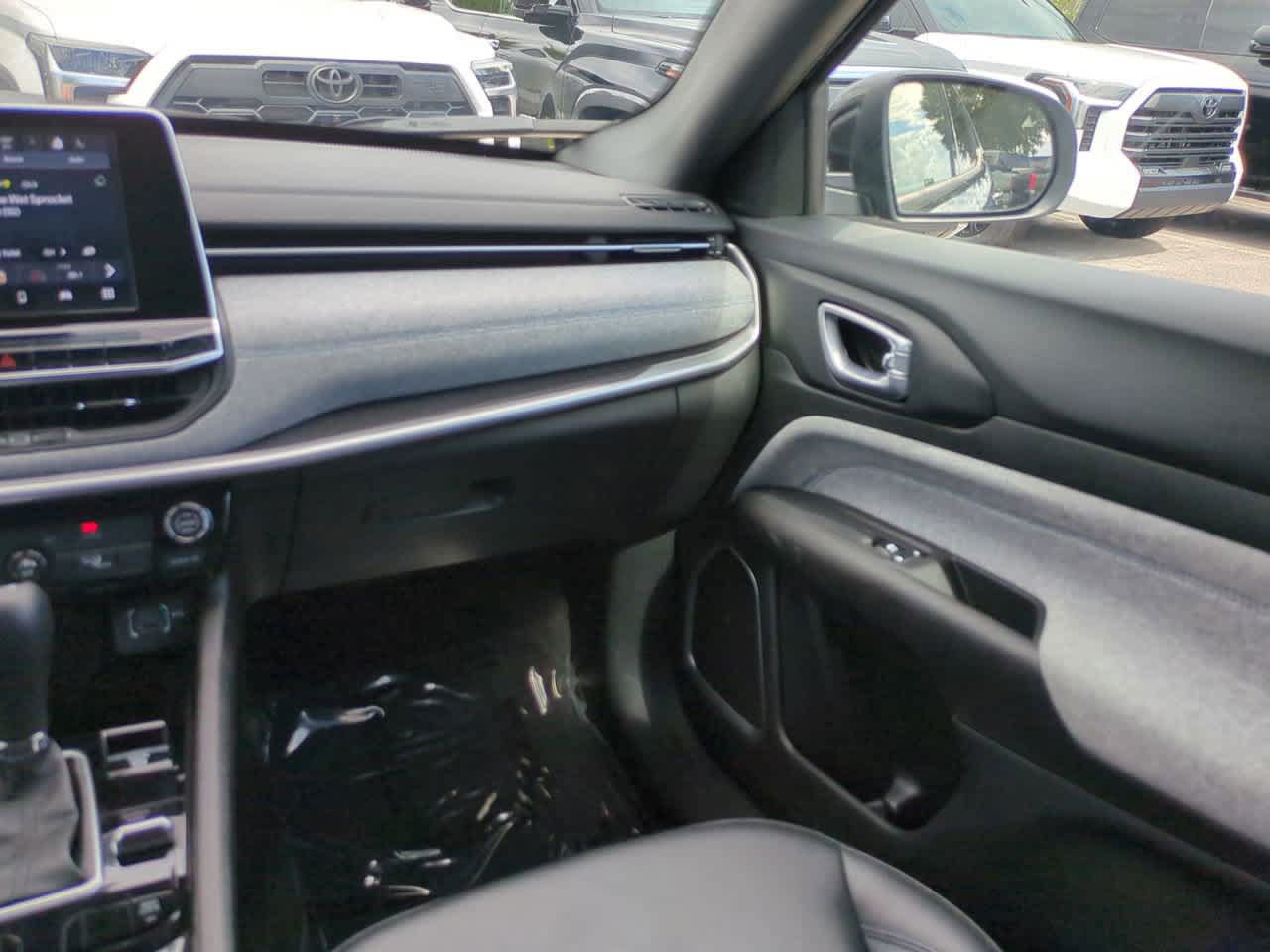 Used 2025 Jeep Compass Latitude AWD/4WD image 16