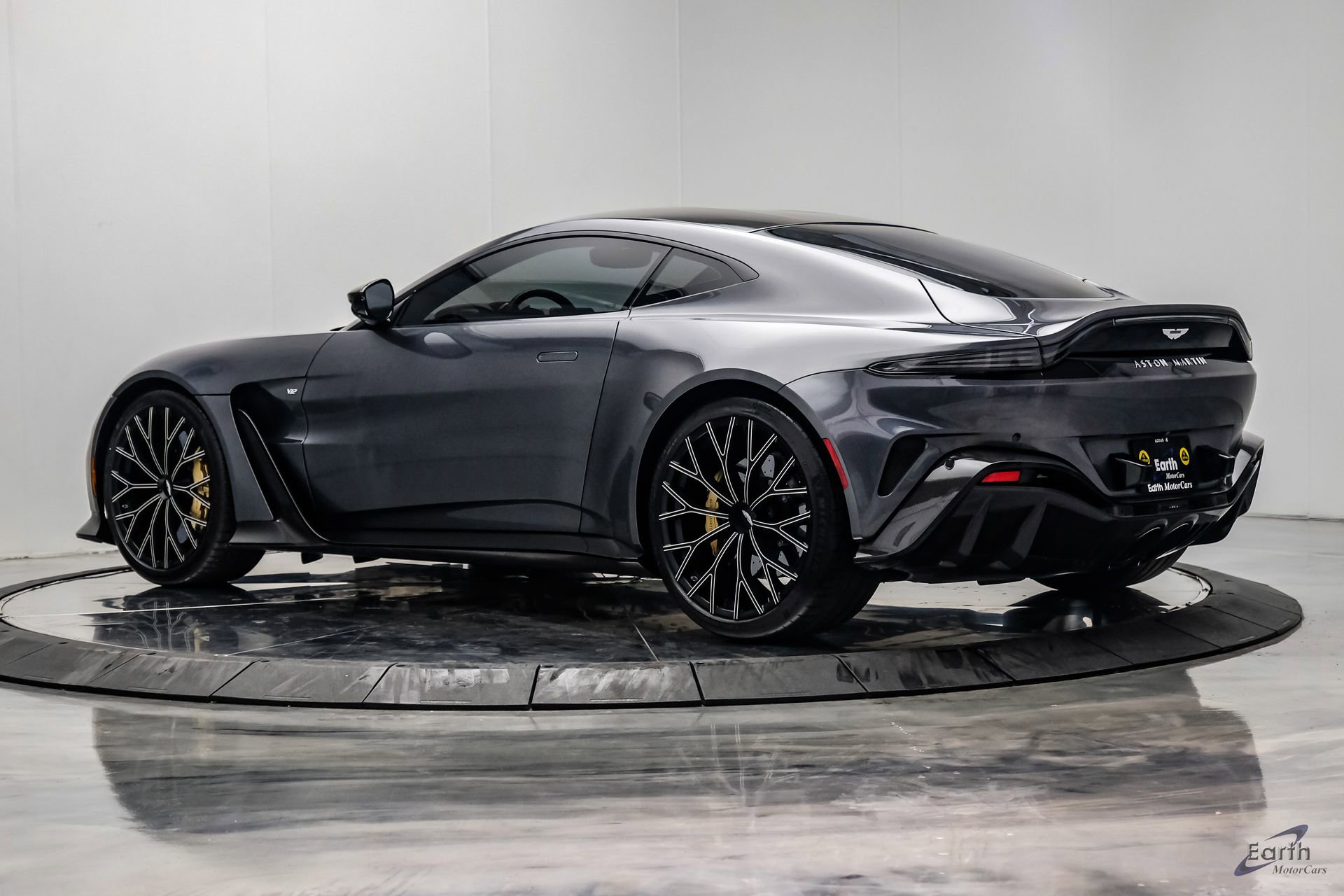 Used 2023 Aston Martin V12 Vantage RWD image 12