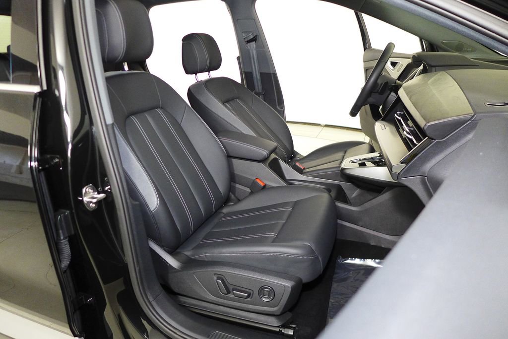 Used 2023 Audi Q4 e-tron Premium Plus w/ Premium Plus image 19