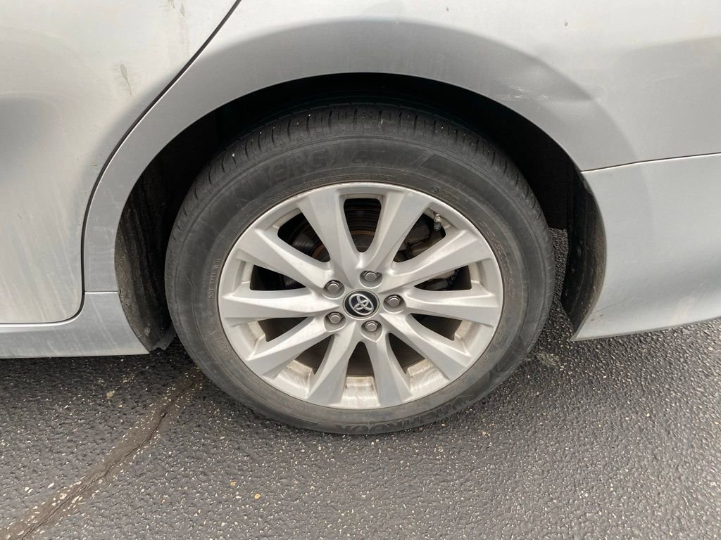 Used 2018 Toyota Camry LE image 4