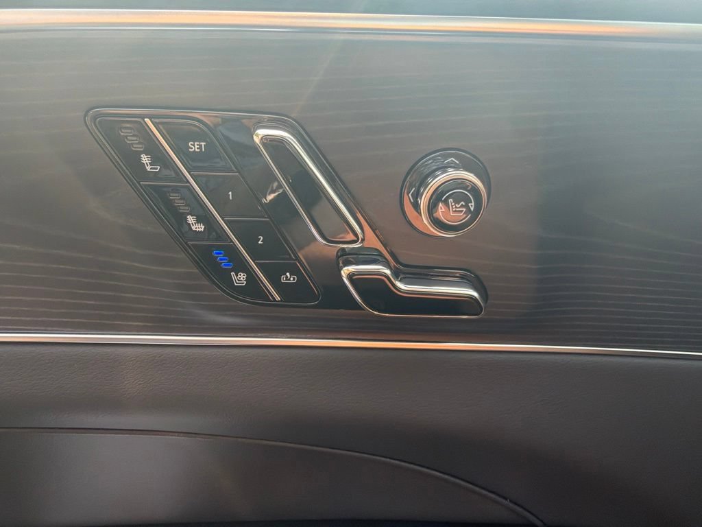 Used 2025 Cadillac Lyriq Luxury w/ LPO, Floor Liner Package AWD/4WD image 20