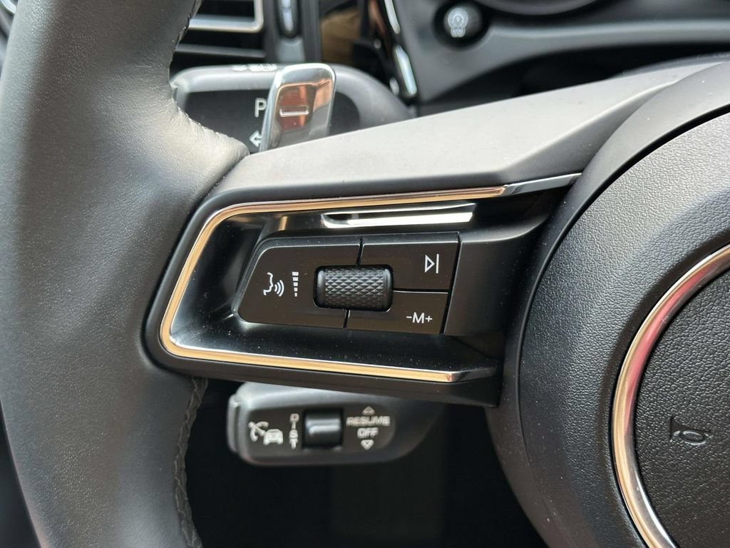 Used 2025 Porsche Macan AWD/4WD image 24