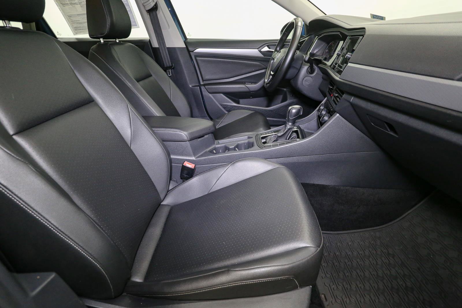 Certified 2019 Volkswagen Jetta SE image 18