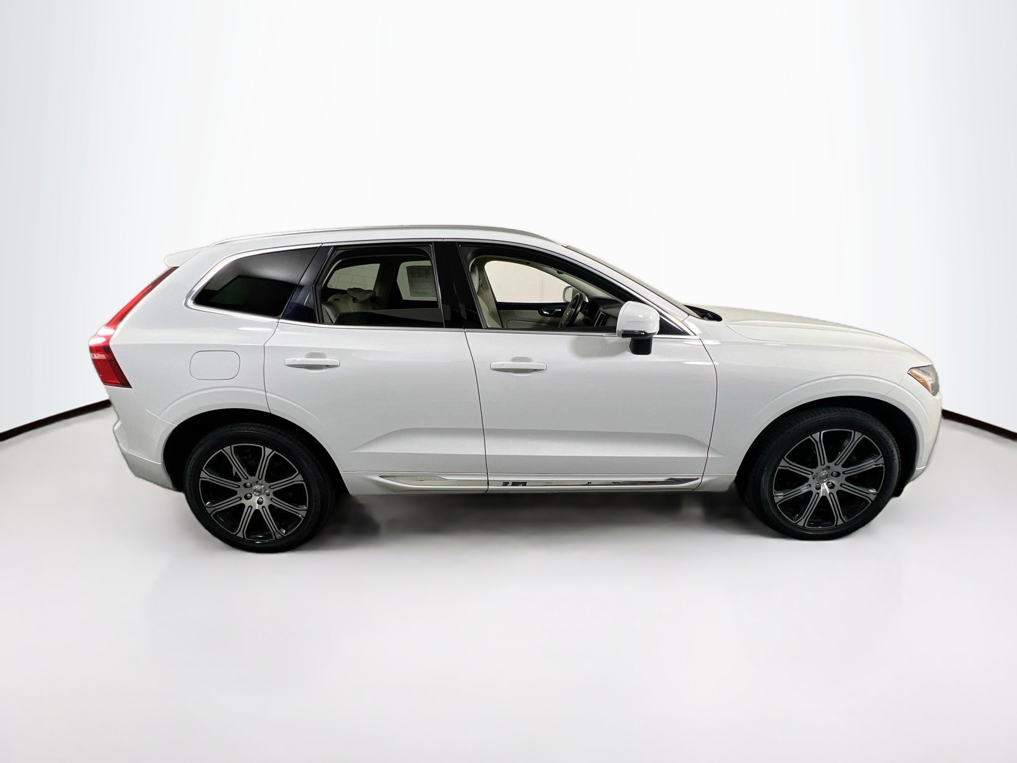 Used 2020 Volvo XC60 T5 Inscription image 4