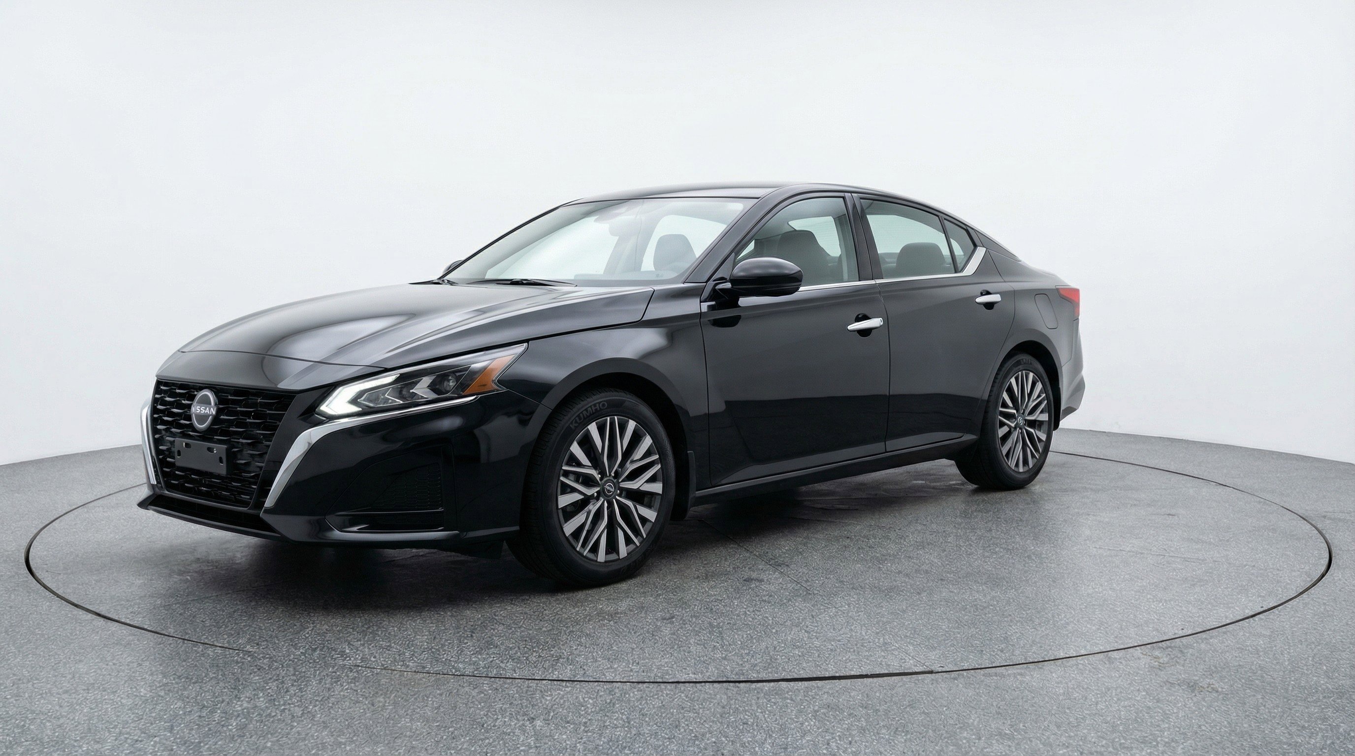 Used 2025 Nissan Altima 2.5 SV image 3