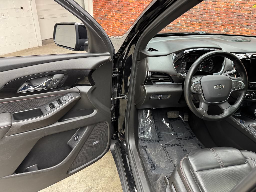 Used 2023 Chevrolet Traverse RS AWD/4WD image 9