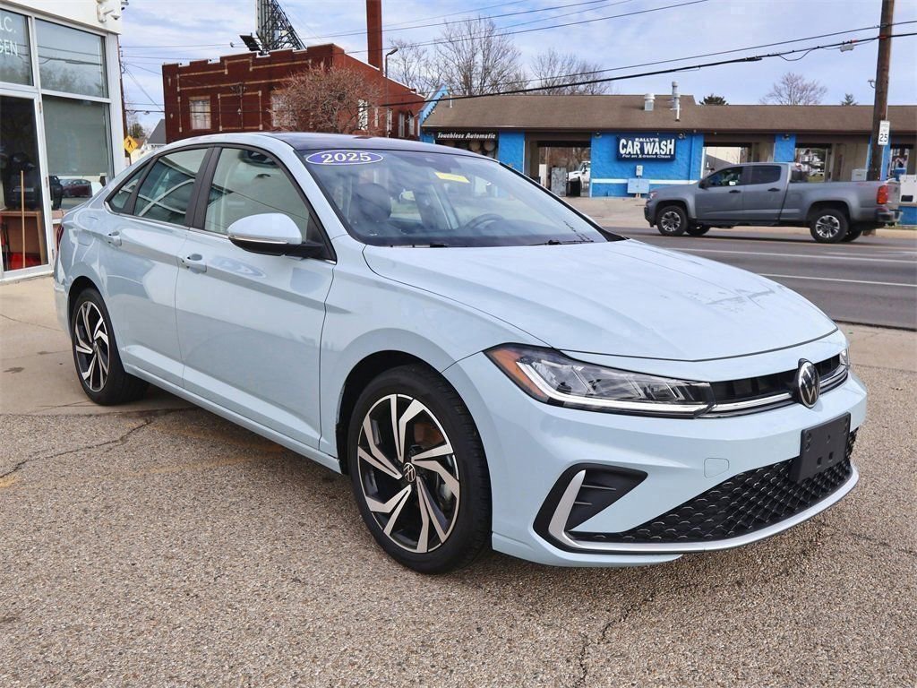 Certified 2025 Volkswagen Jetta SEL image 7