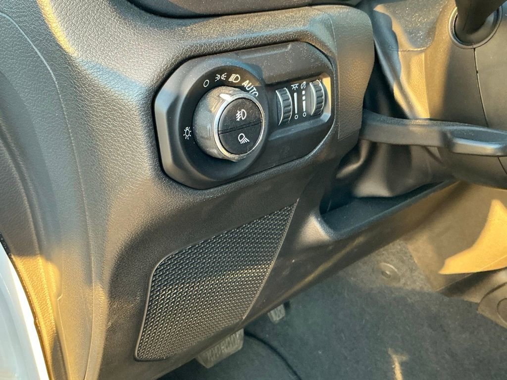 Used 2022 Jeep Gladiator Mojave w/ Cold Weather Group image 13