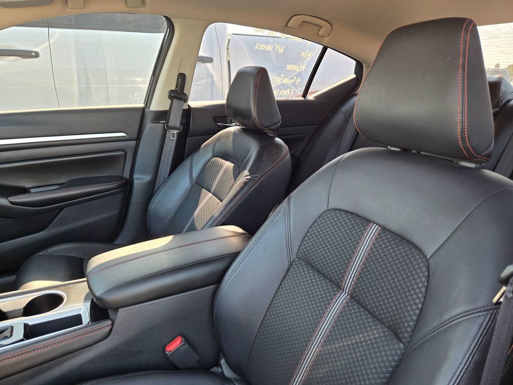 Used 2024 Nissan Altima 2.5 SR FWD image 7