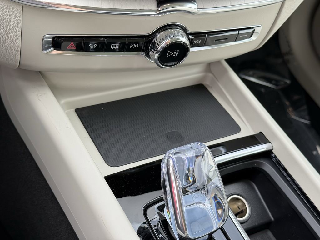 New 2026 Volvo XC60 T8 Ultra w/ Protection Package Premier image 21