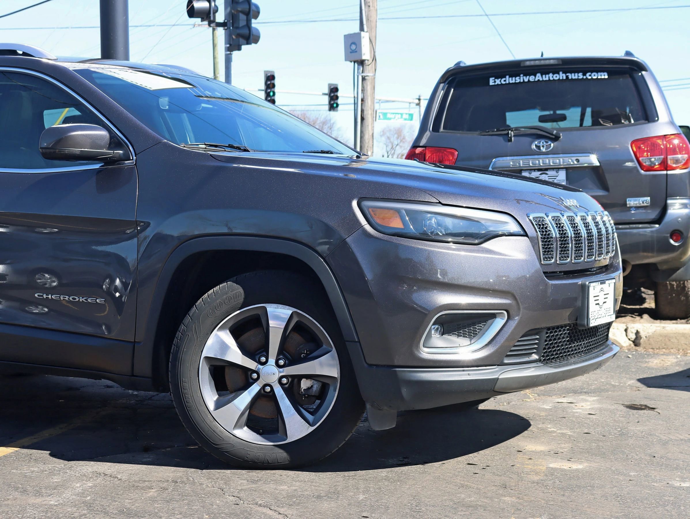 Used 2019 Jeep Cherokee Limited image 4