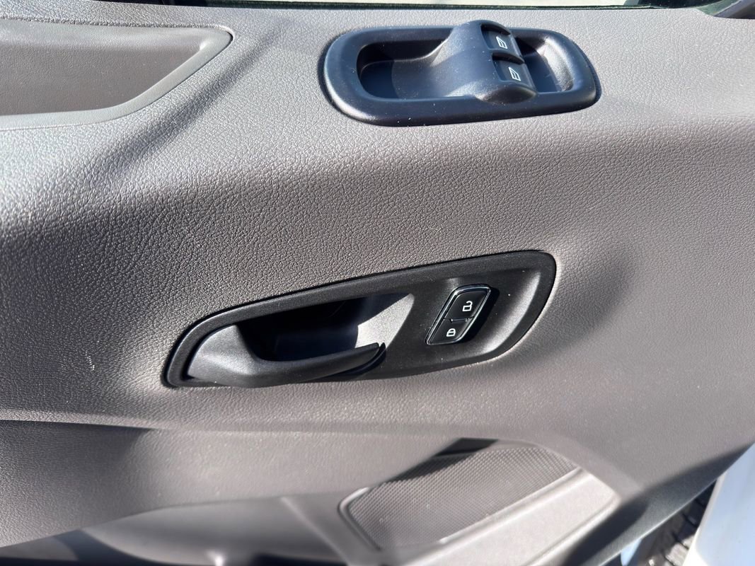 Used 2025 Ford Transit 250 Medium Roof RWD image 10