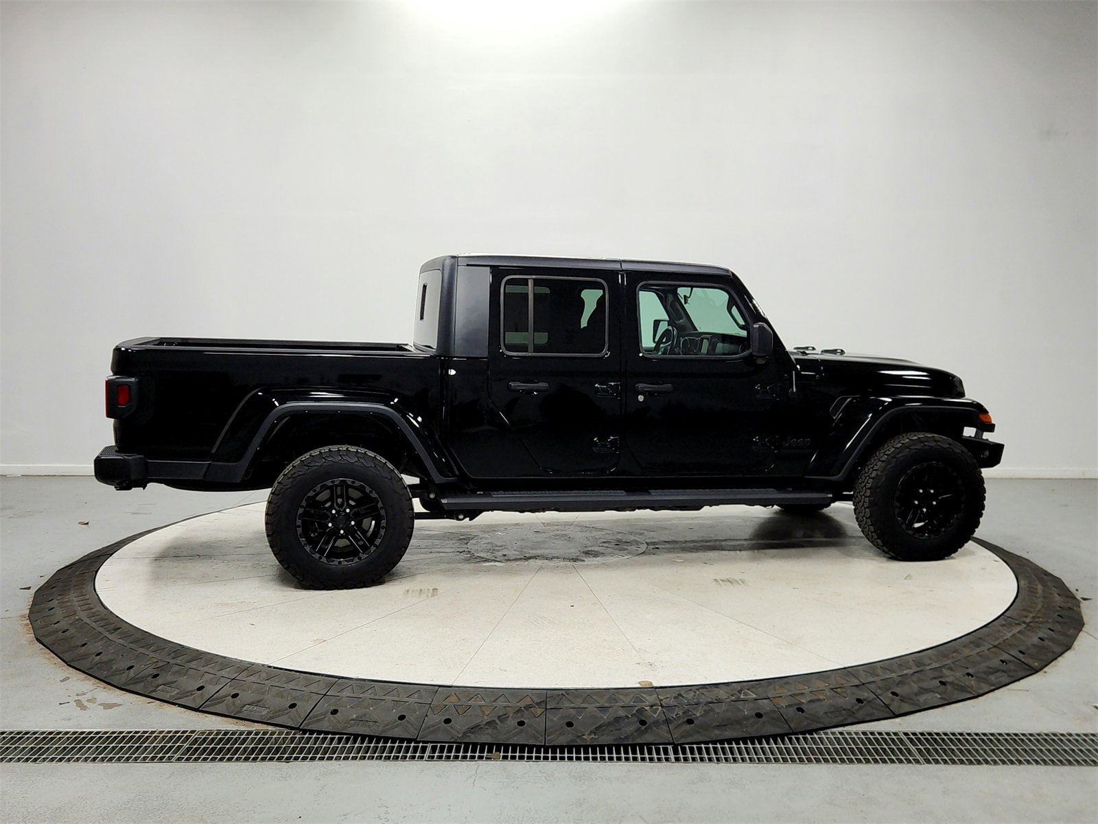 Used 2022 Jeep Gladiator Sport image 8