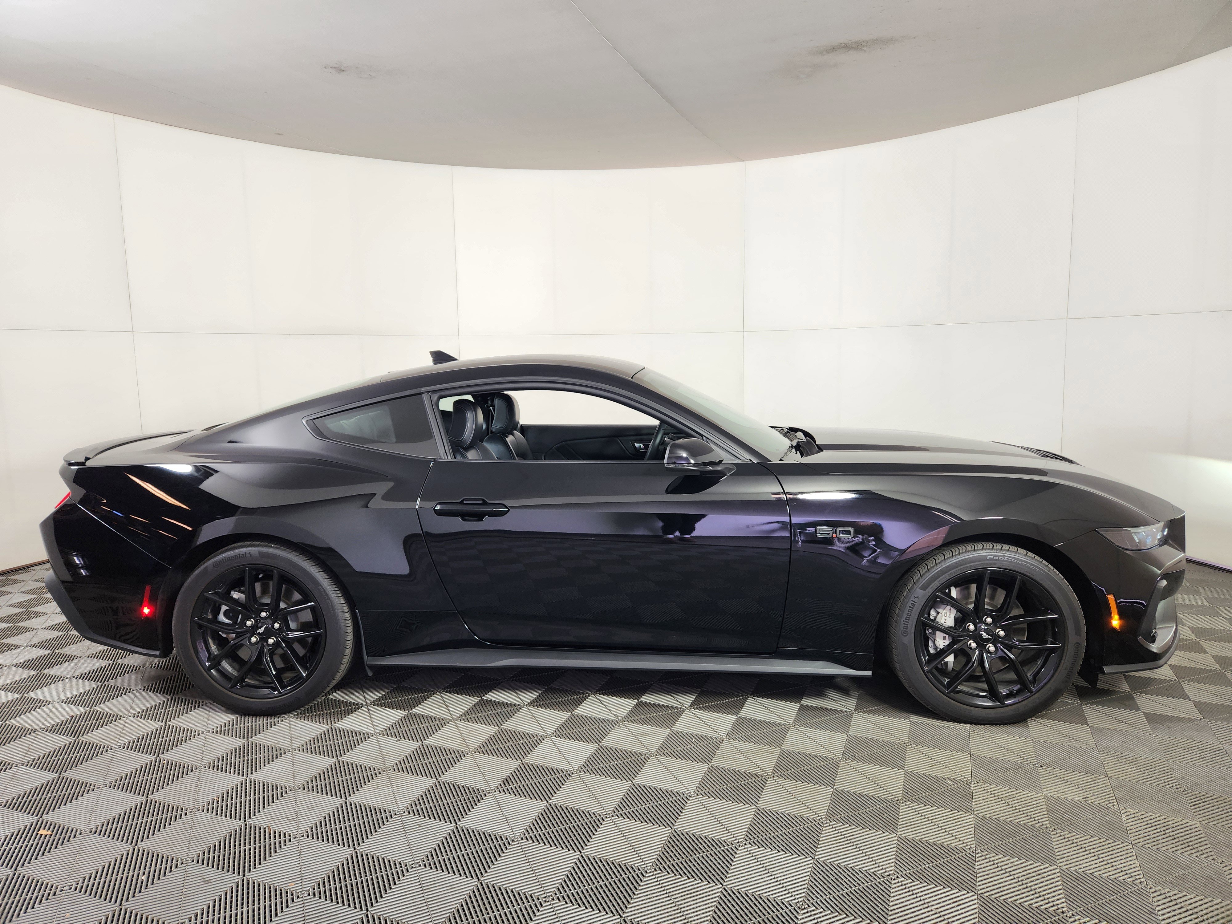 Used 2025 Ford Mustang GT Premium image 8