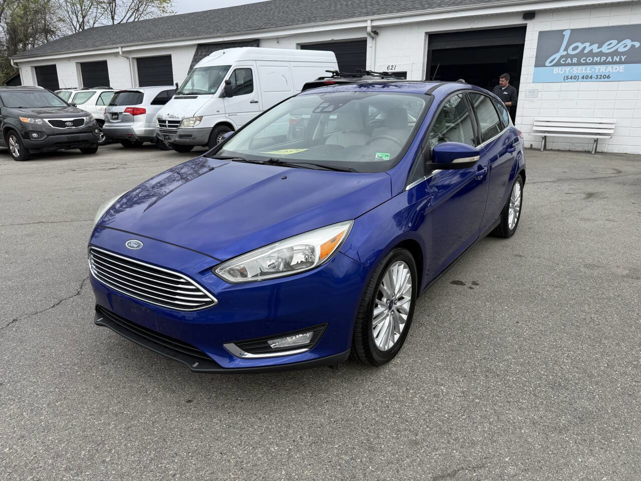 Used 2015 Ford Focus Titanium w/ Titanium Technology Package FWD image 2