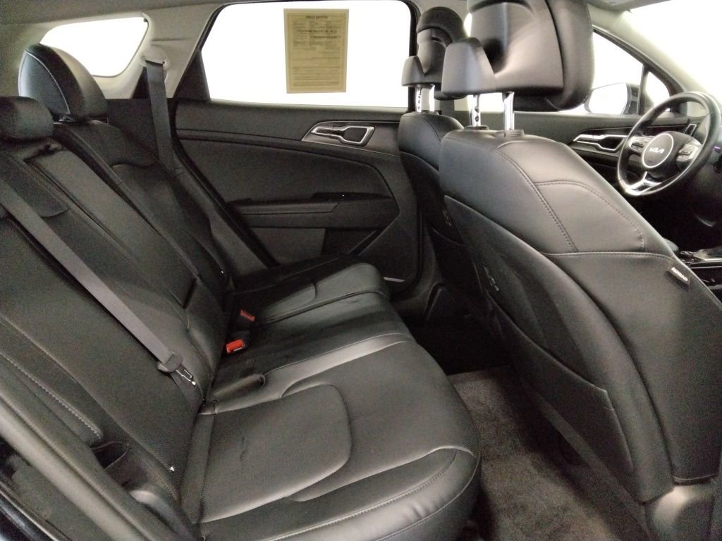 Used 2025 Kia Sportage EX image 36
