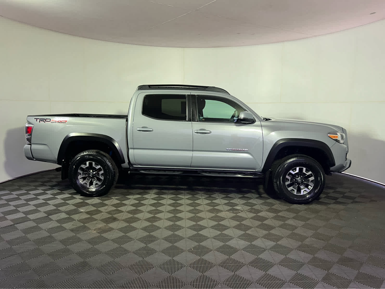 Used 2021 Toyota Tacoma TRD Off-Road w/ Technology Package image 8