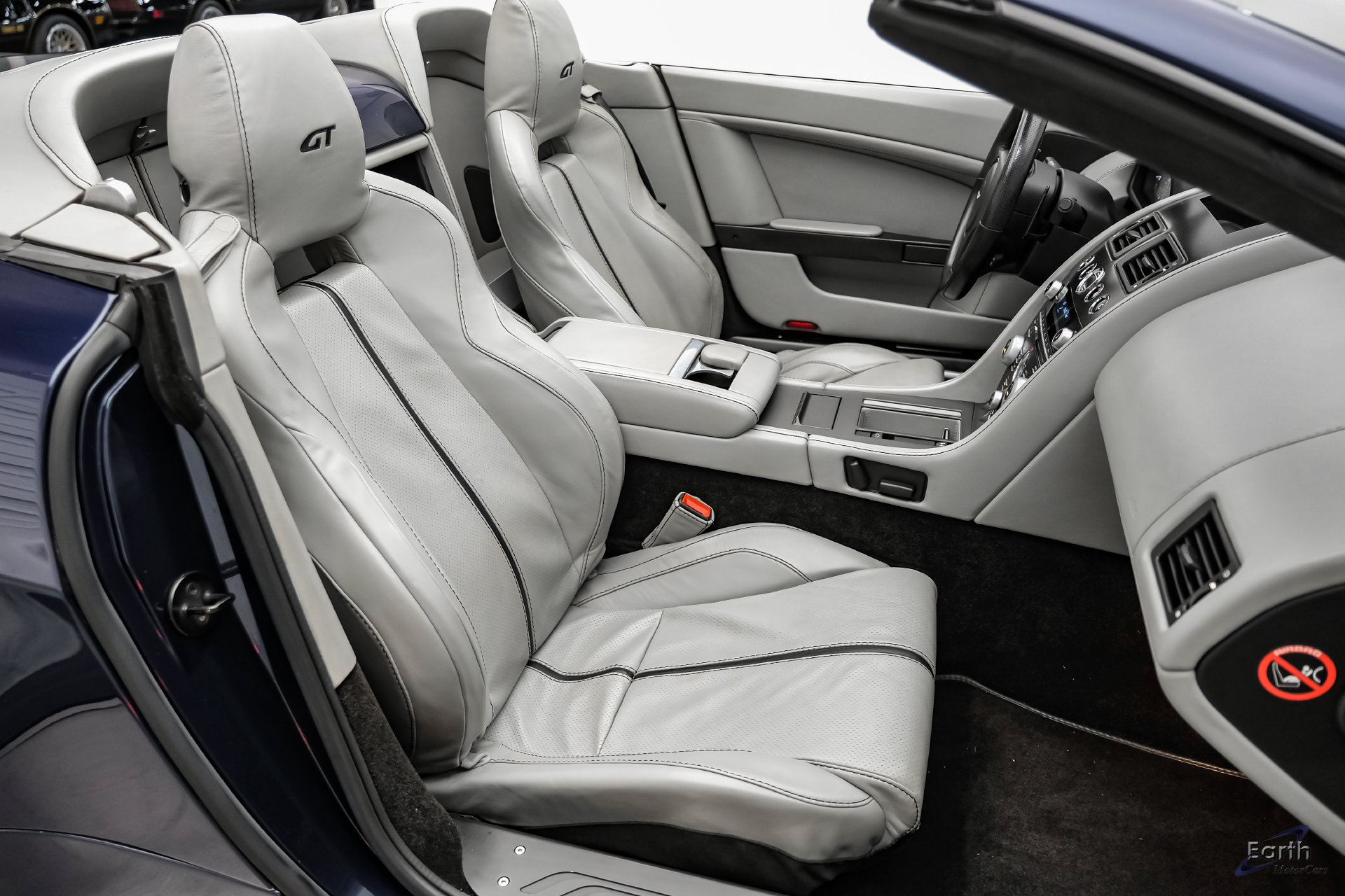 Used 2015 Aston Martin V8 Vantage GT RWD image 55