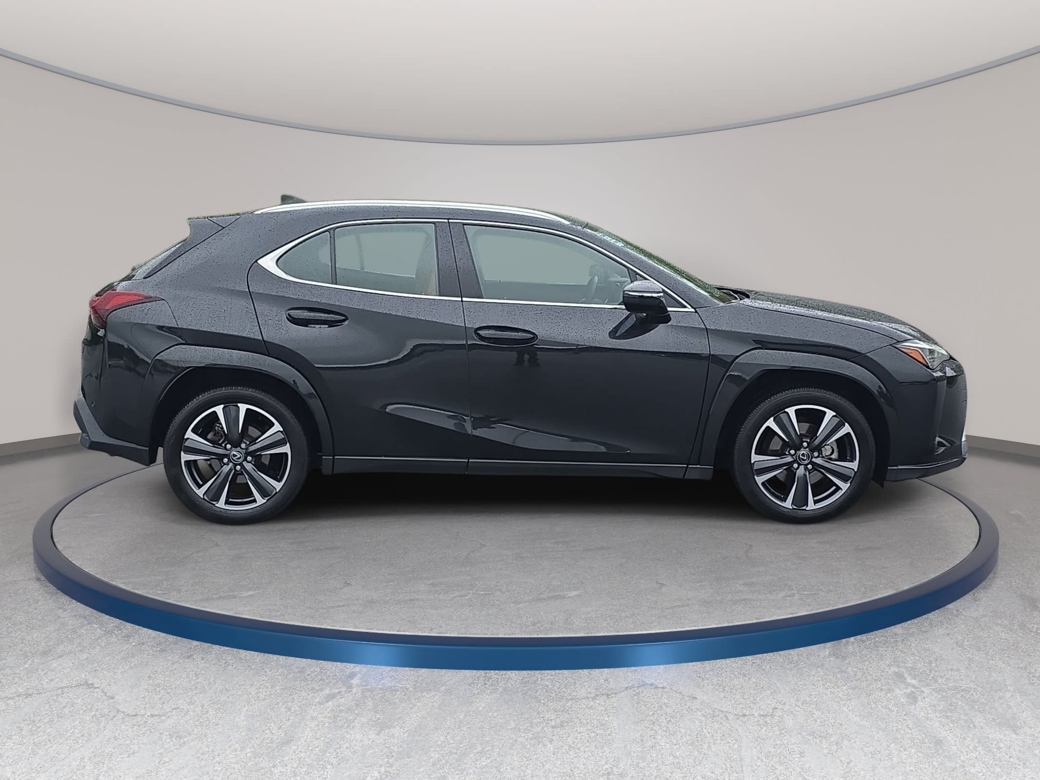Used 2025 Lexus UX 300h AWD w/ Accessory Package (Z2) image 4