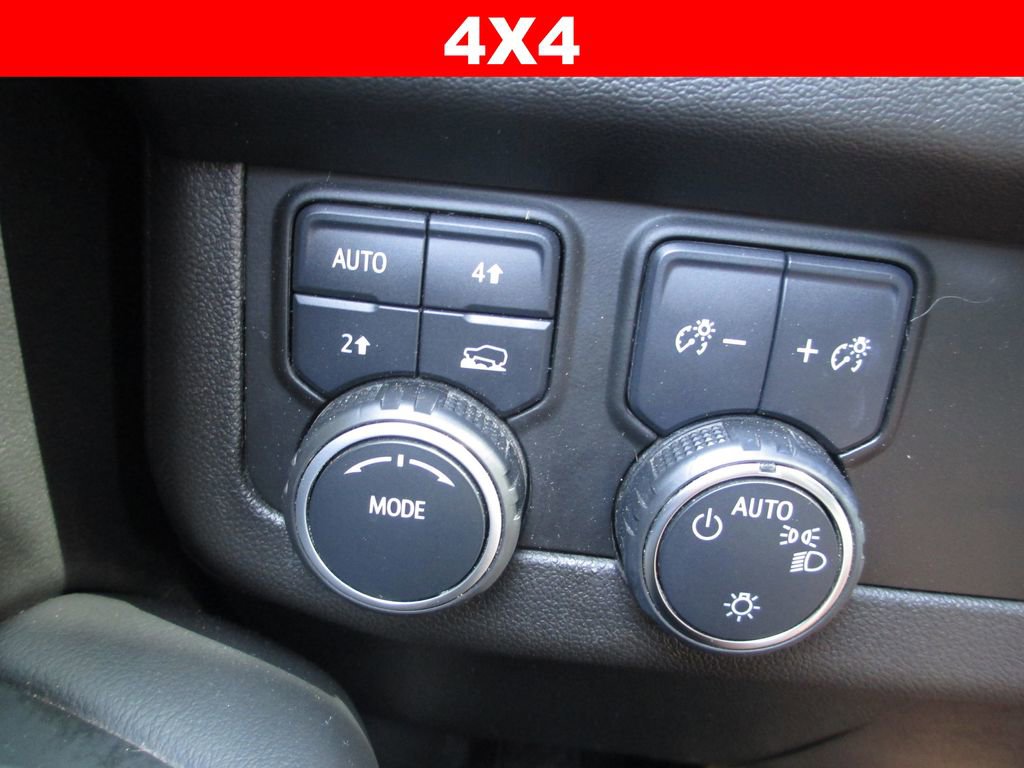 Used 2022 Chevrolet Tahoe LT w/ Luxury Package image 28