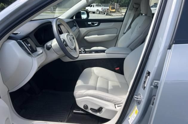 Used 2024 Volvo XC60 B5 Plus w/ Protection Package Premier AWD/4WD image 4