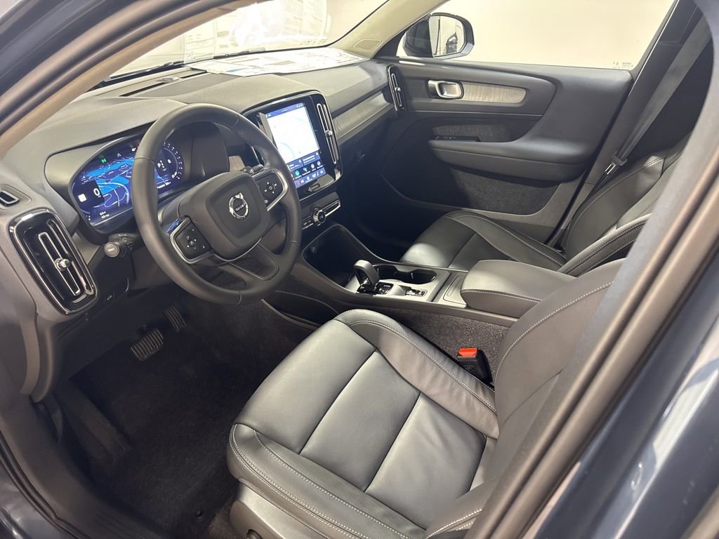 Used 2026 Volvo XC40 B5 Core w/ Climate Package image 18