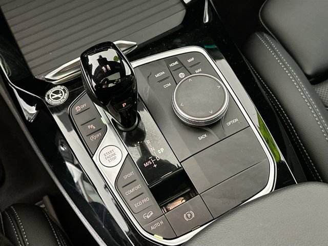 Used 2025 BMW X4 xDrive30i image 16