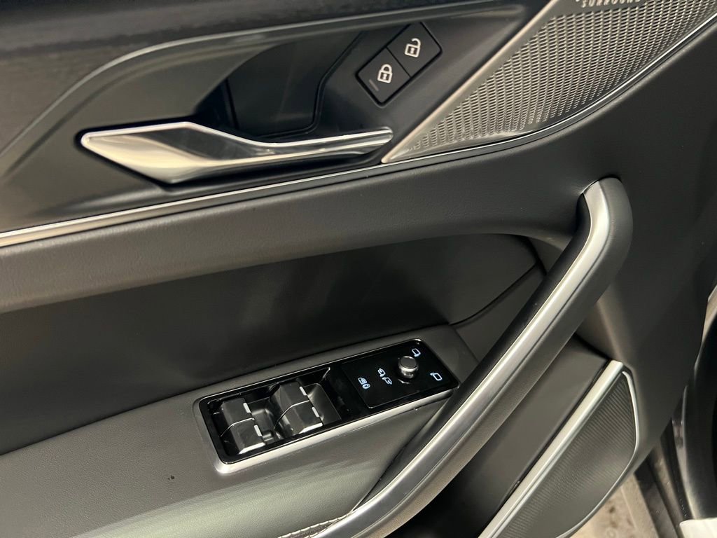 New 2025 Jaguar F-PACE R-Dynamic S image 25