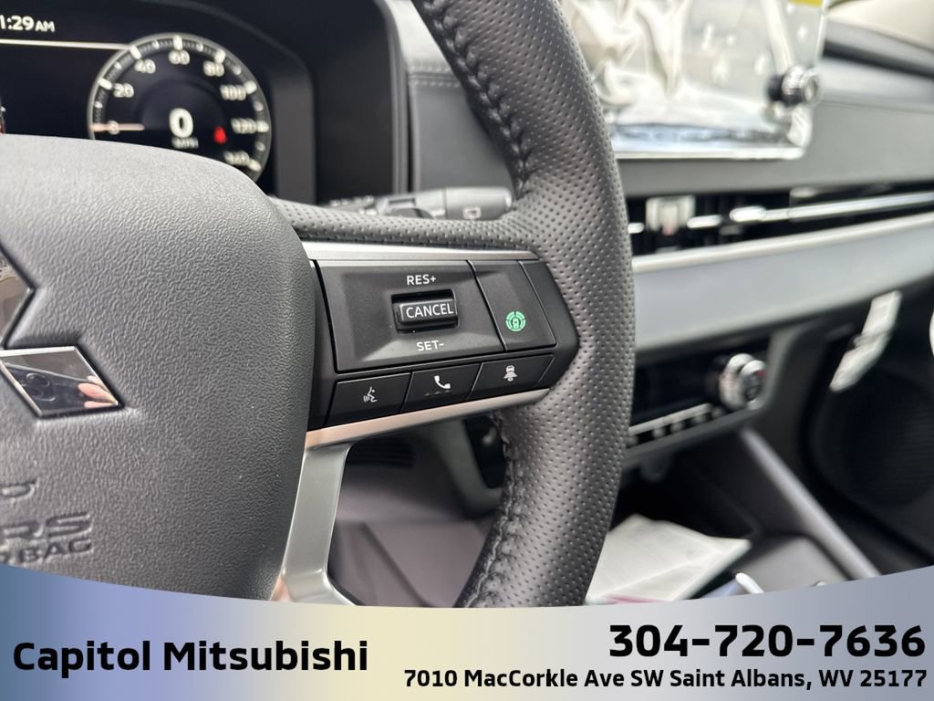 New 2025 Mitsubishi Outlander SE image 23
