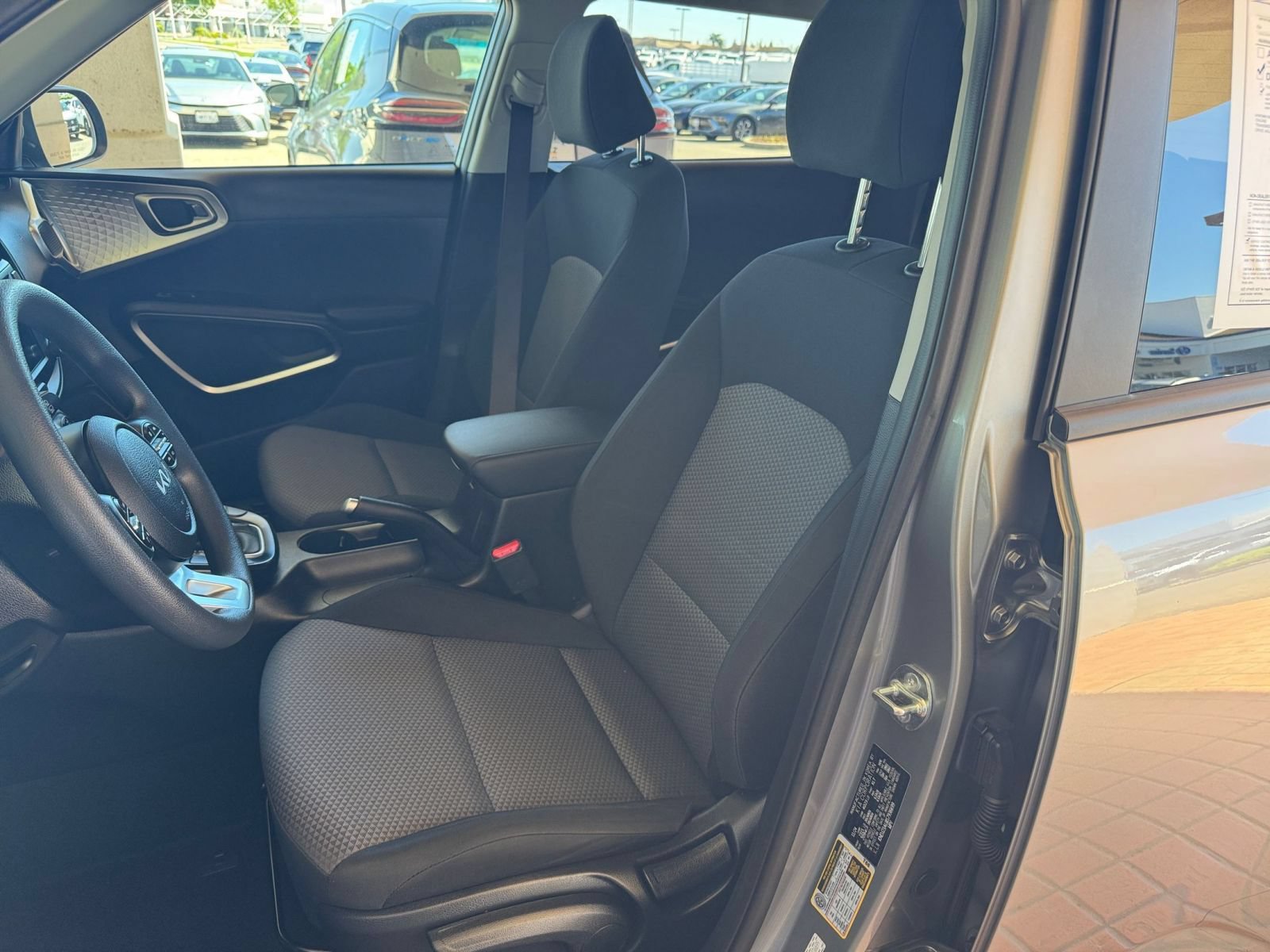 Used 2025 Kia Soul LX w/ LX Technology Package FWD image 36