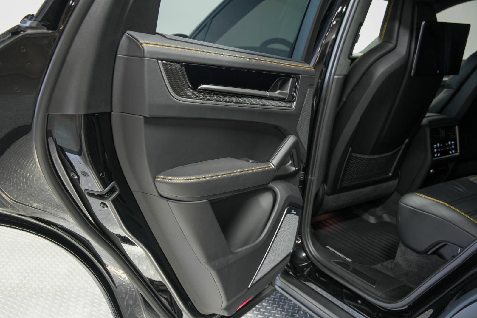 Used 2024 Porsche Cayenne Turbo GT AWD/4WD image 75