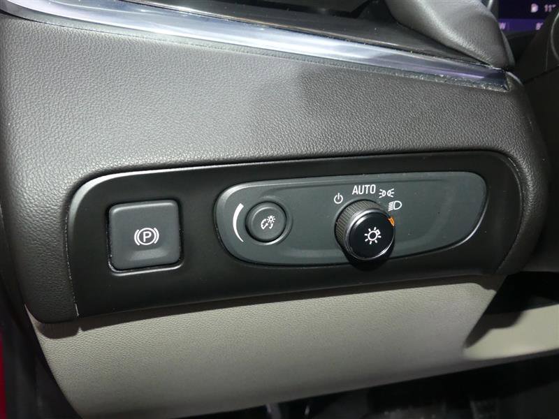 Used 2020 Buick Enclave Essence image 29