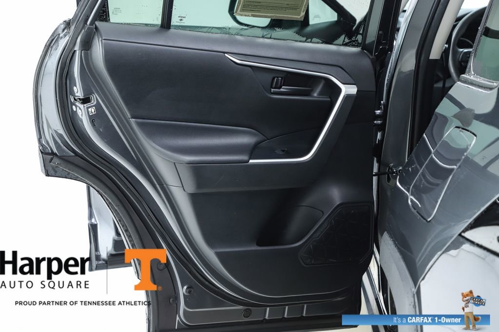 Used 2020 Toyota RAV4 LE image 17