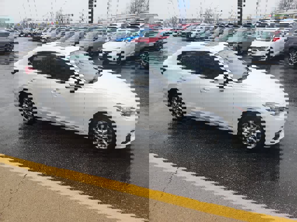 Used 2016 MAZDA MAZDA3 i Grand Touring image 4