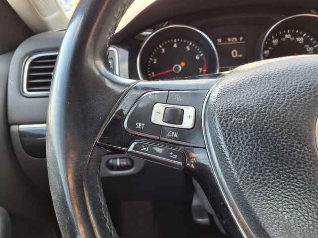 Used 2016 Volkswagen Jetta SEL FWD image 21