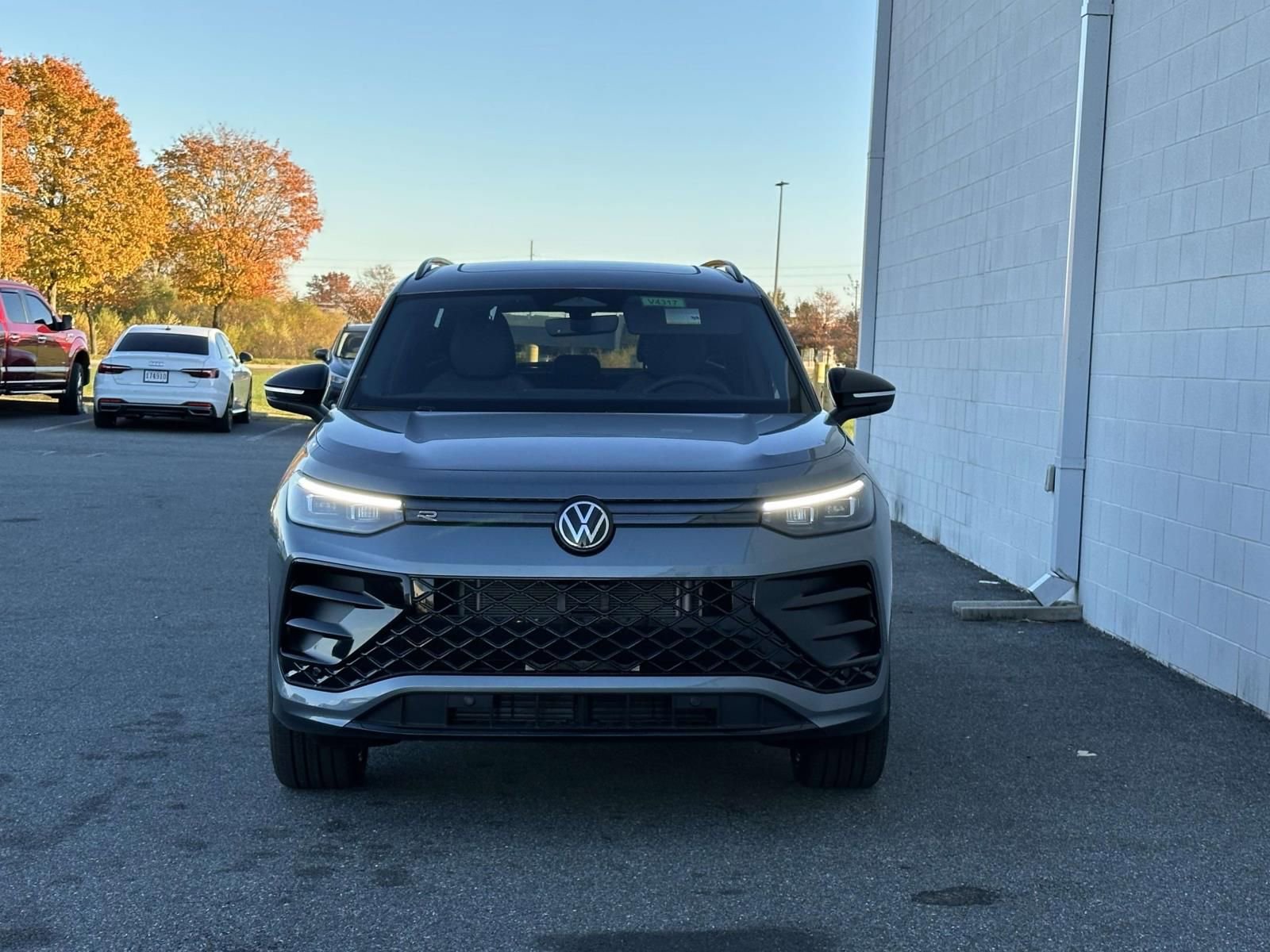 New 2026 Volkswagen Tiguan SE R-Line image 9