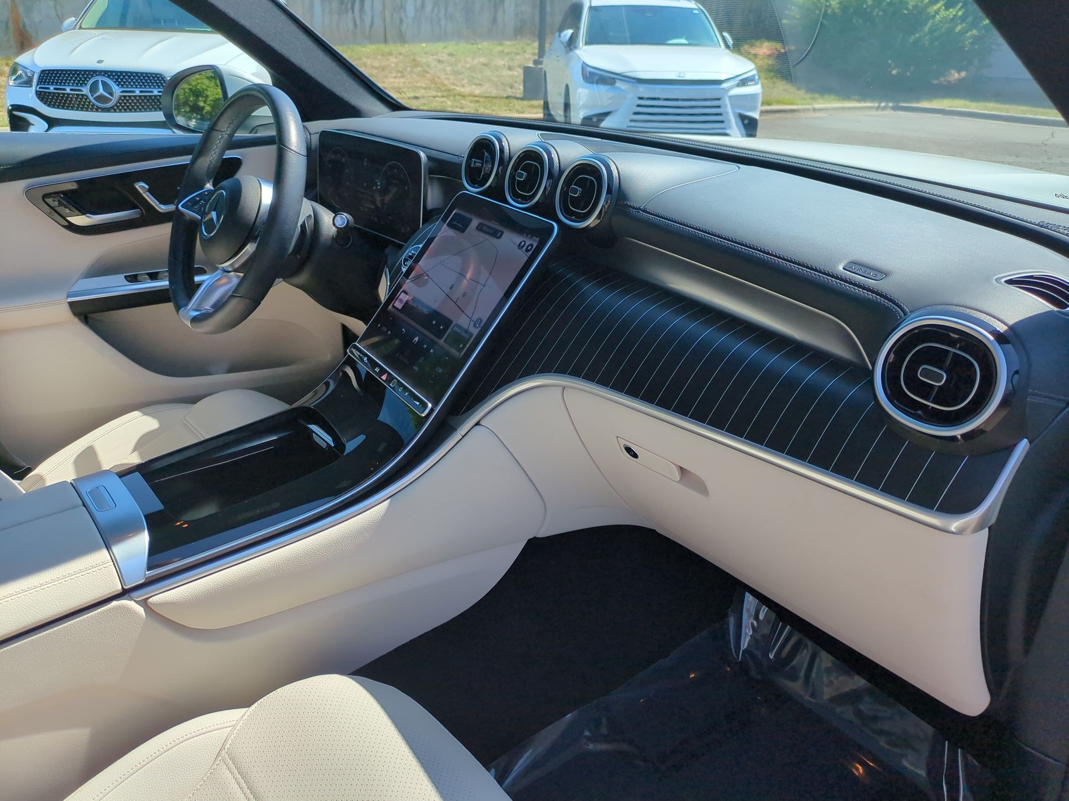 Certified 2023 Mercedes-Benz GLC 300 4MATIC image 36
