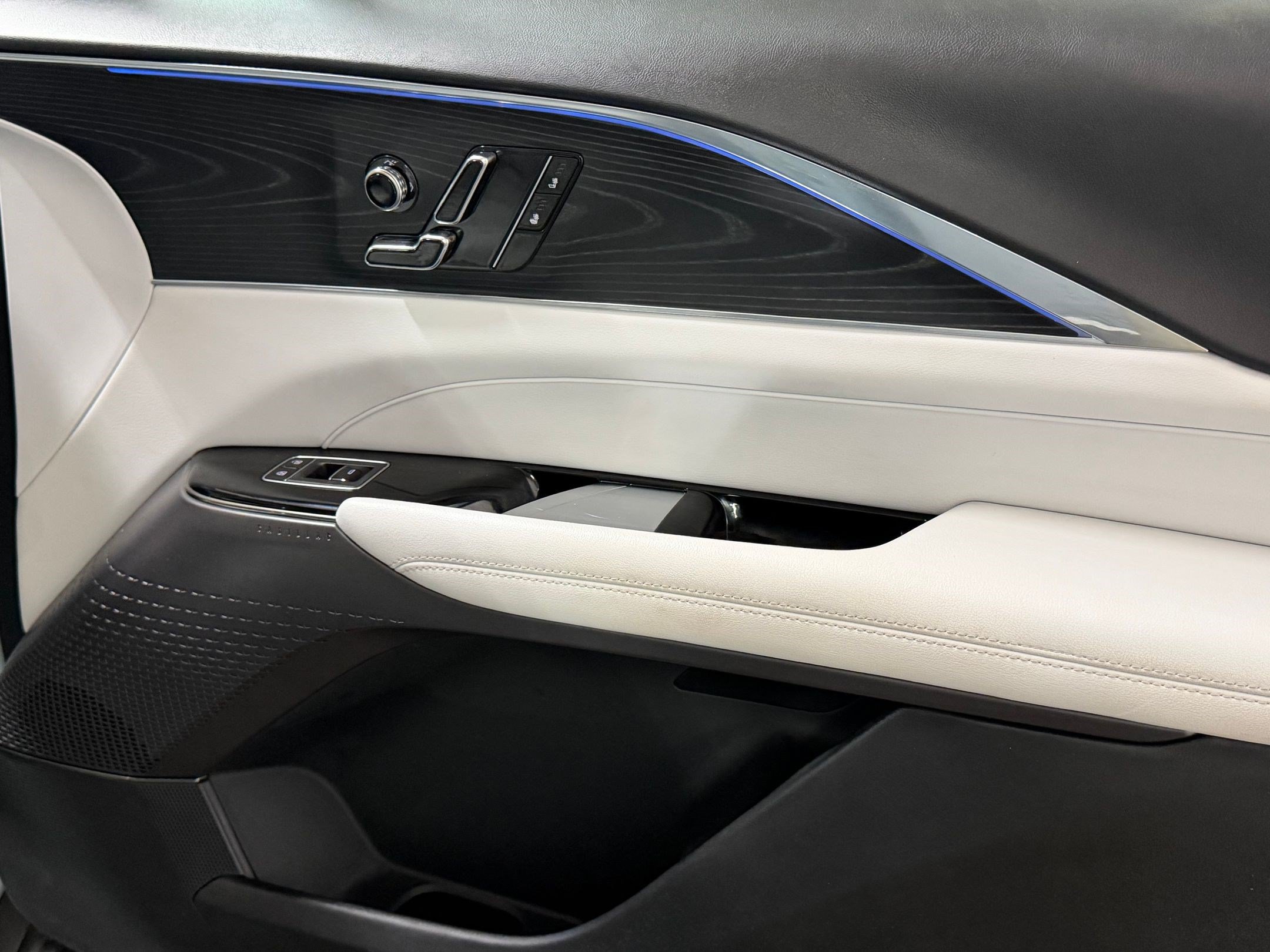 Certified 2024 Cadillac Lyriq Luxury RWD image 46
