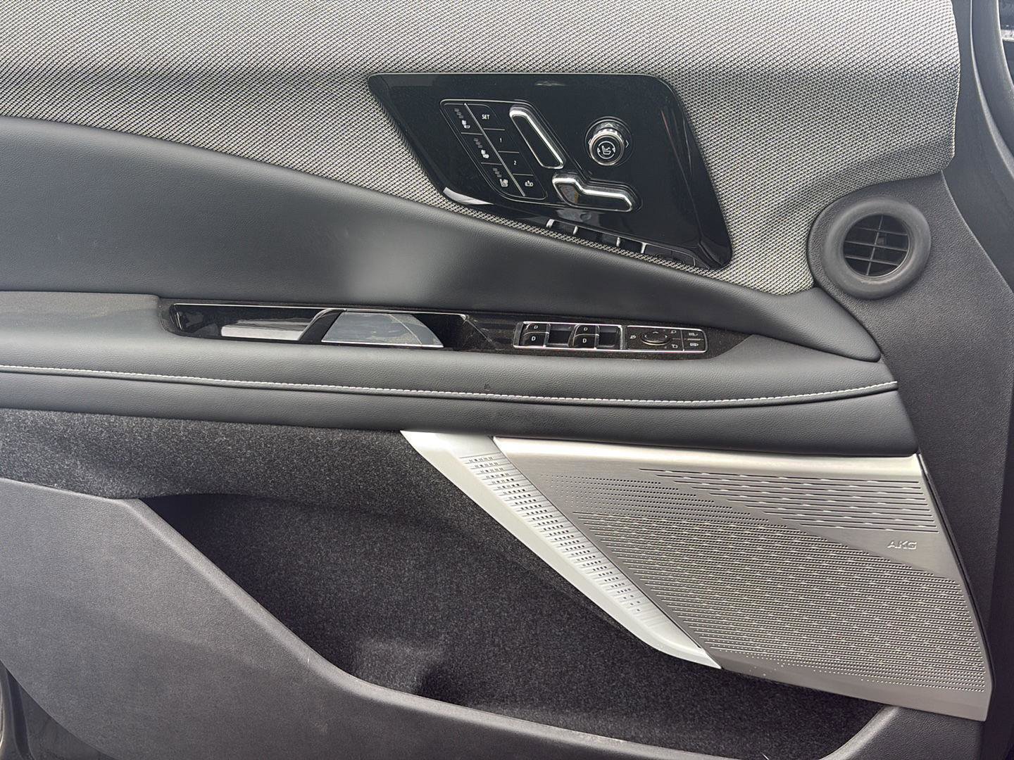 Used 2025 Cadillac Optiq Sport 2 image 11