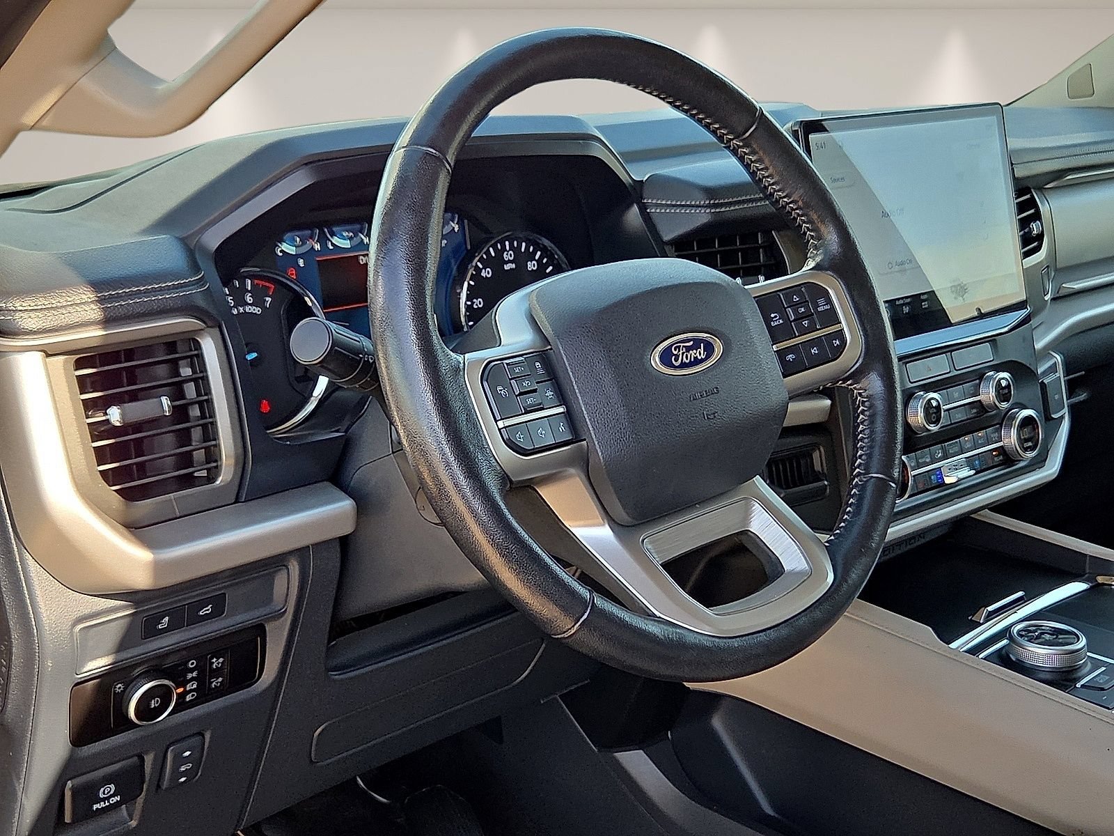 Used 2023 Ford Expedition XLT RWD image 14