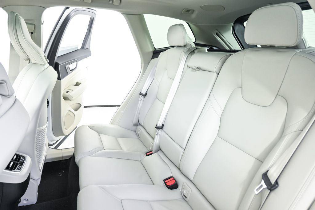 Used 2026 Volvo XC60 B5 Ultra w/ Protection Package Premier AWD/4WD image 21