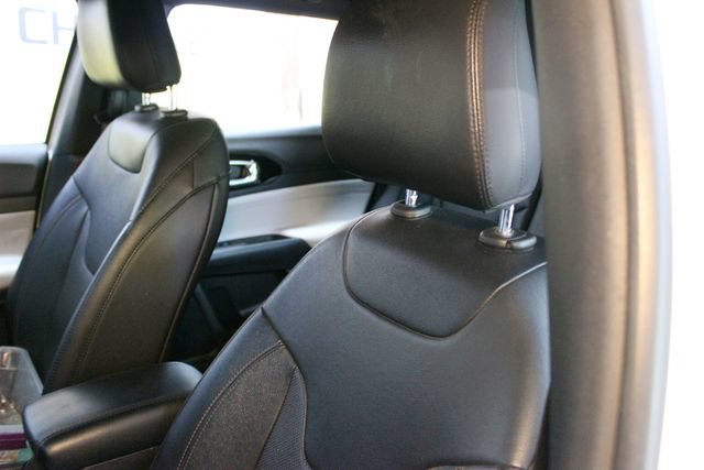 Used 2023 Jeep Compass Limited w/ Sun and Sound Group AWD/4WD image 18