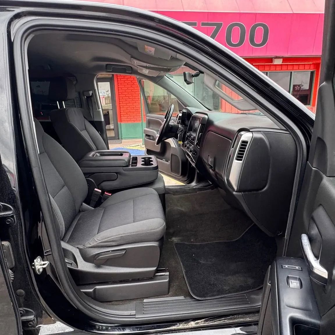 Used 2018 Chevrolet Silverado 1500 LT w/ Texas Edition RWD image 15