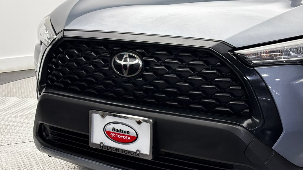 Used 2023 Toyota Corolla Cross L AWD/4WD image 2