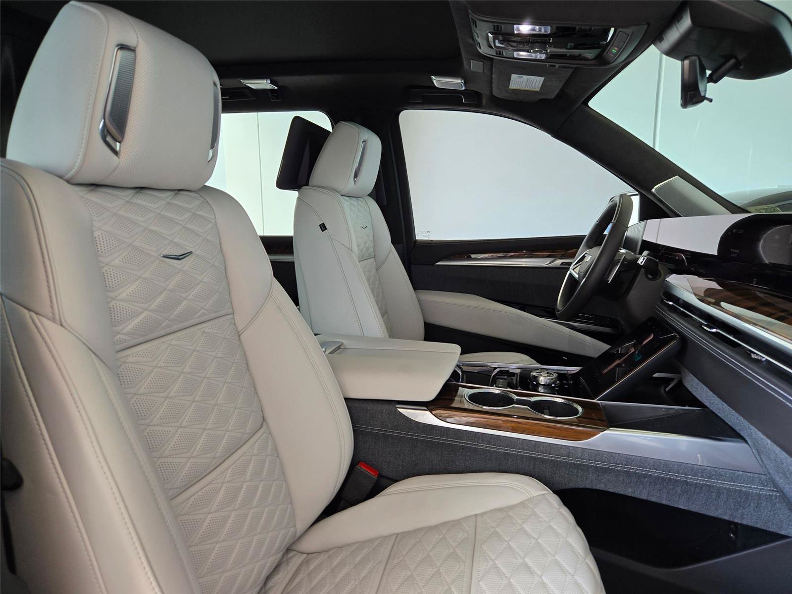 New 2026 Cadillac Escalade ESV Platinum Sport w/ LPO, Floor Liner Package AWD/4WD image 30