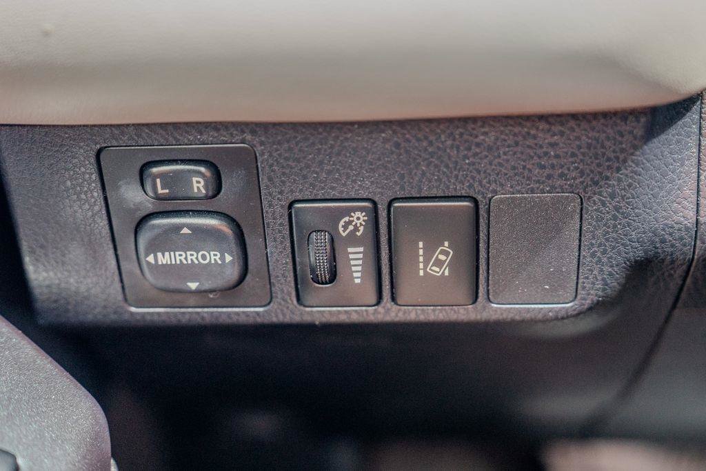 Used 2018 Toyota RAV4 XLE FWD image 28