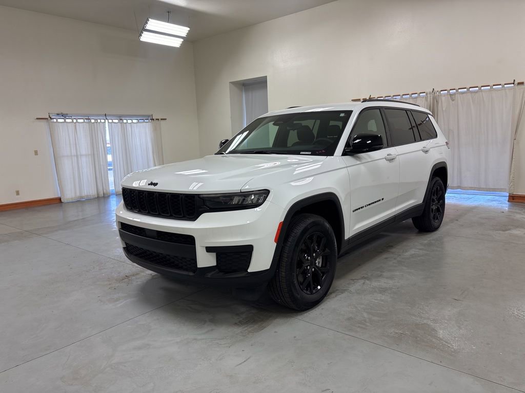Used 2024 Jeep Grand Cherokee L Laredo image 4