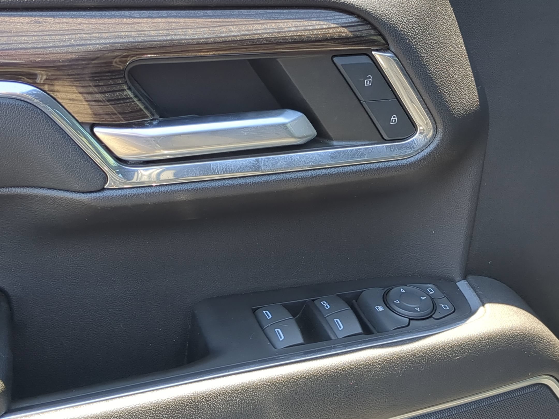 Used 2023 Chevrolet Silverado 1500 LT AWD/4WD image 15