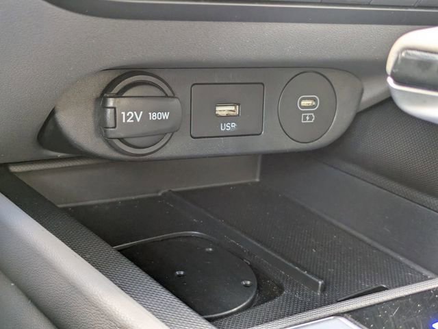Used 2025 Hyundai Elantra SEL image 23